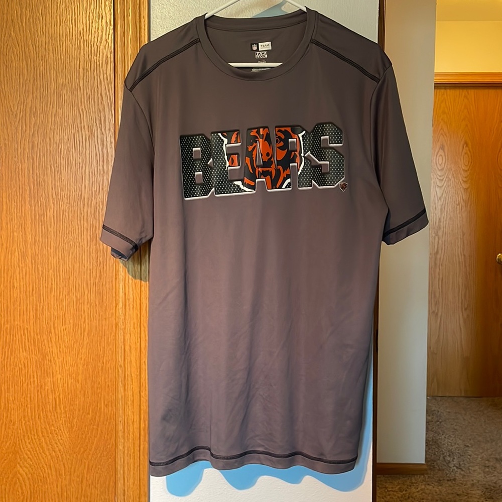 Barely worn Chicago Bears silky feel t-shirt